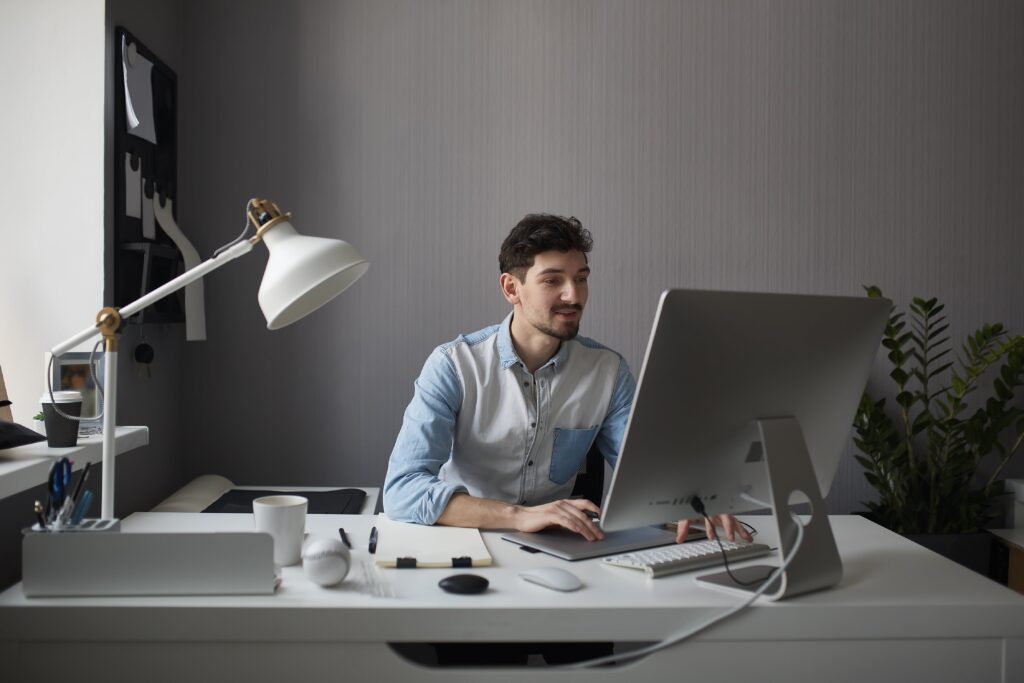 Easiest freelance jobs for beginners to make $1K/month